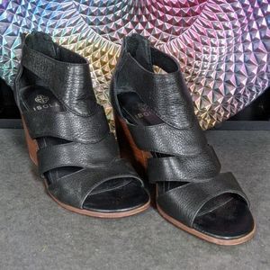 Isola black sandals